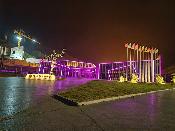 城市亮化是现代城市建设的重要组成部分，它不仅可以美化城市的夜景，还能提升城市的整体形象。随着科技的不断进步，城市亮化也得到了更多的关注和创新。本文将介绍一些关于城市亮化的创意和技术，帮助读者了解雄关区城市亮化的重要性以及如何进行雄关区城市亮化的规划和实施。